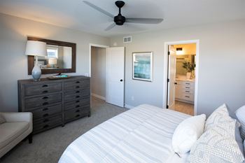 Eat-in kitchens with central island